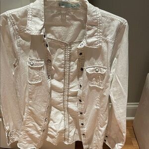 Maurice’s White distressed Snap Button up size medium